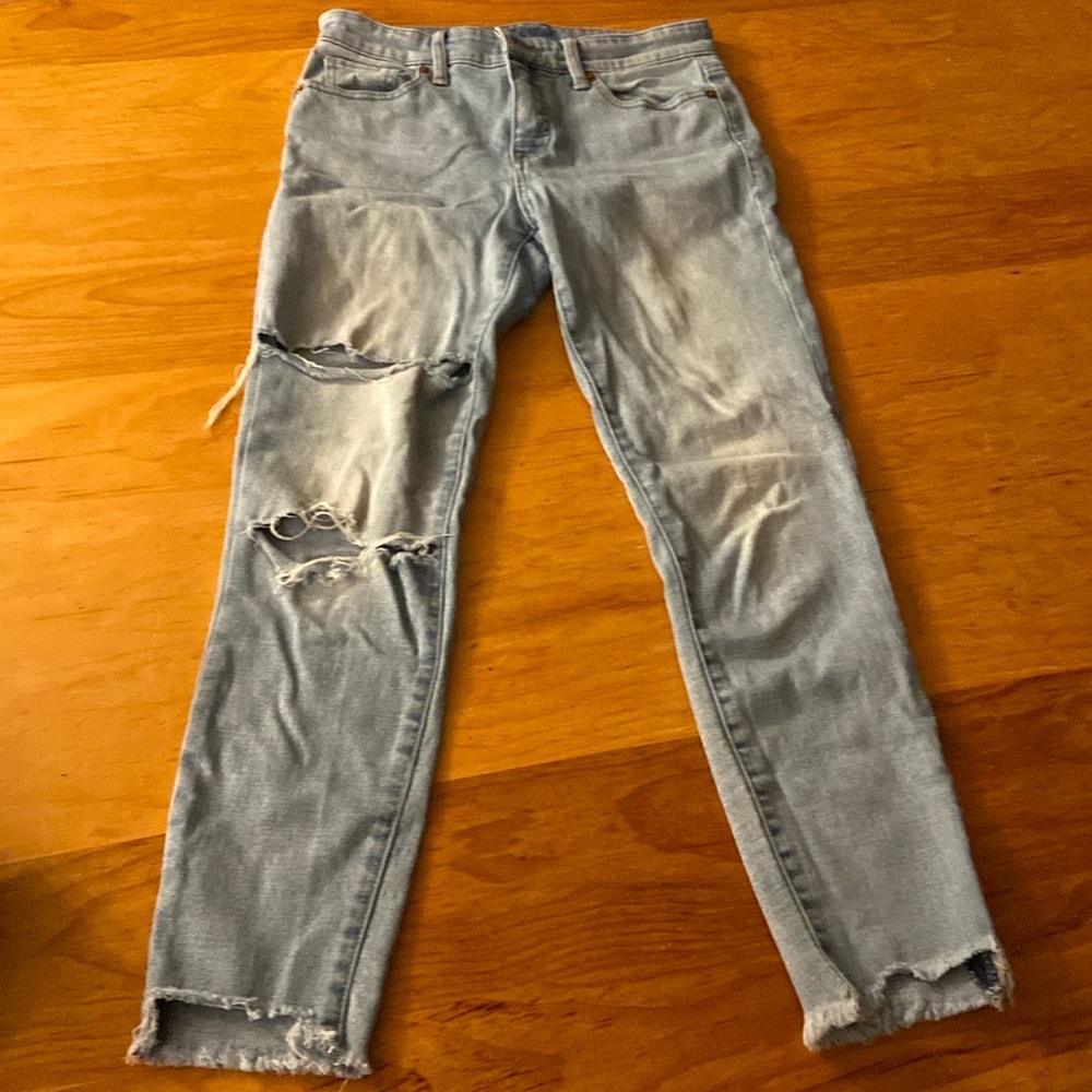 LUCKY BRAND cropped distressed jeans. Size 27.